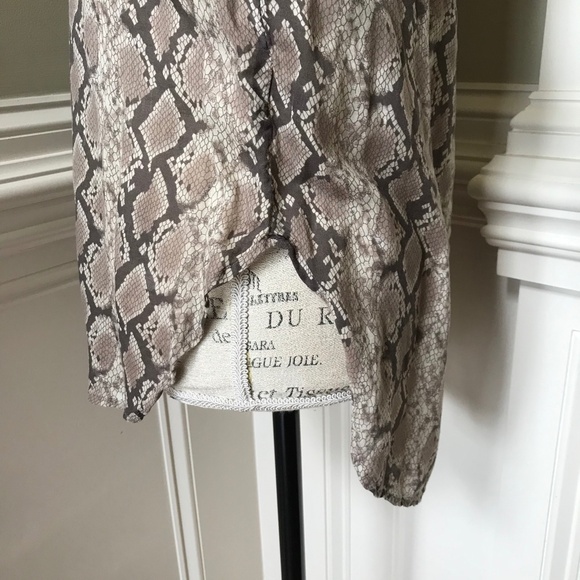 Bella Dahl Snake Print Tunic Blouse Top Shirt Womens Small Long Sleeve Brown Tan - Picture 9 of 12